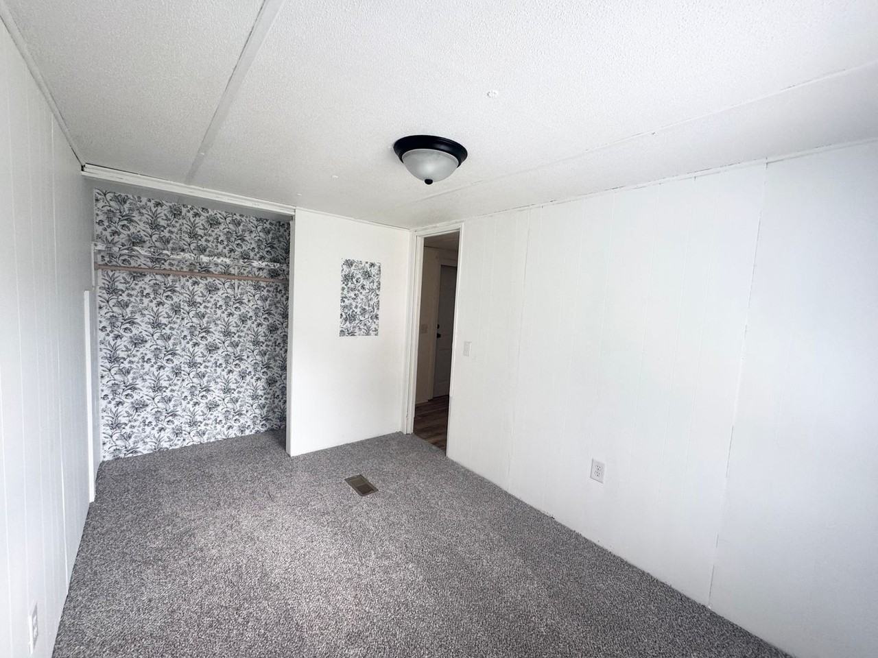 202 Bud St - Photo 2 of 7