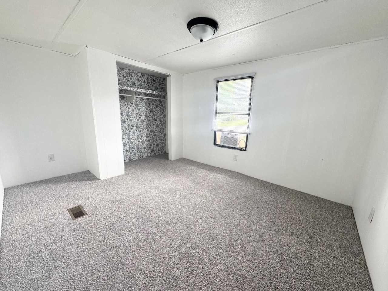 202 Bud St - Photo 3 of 7