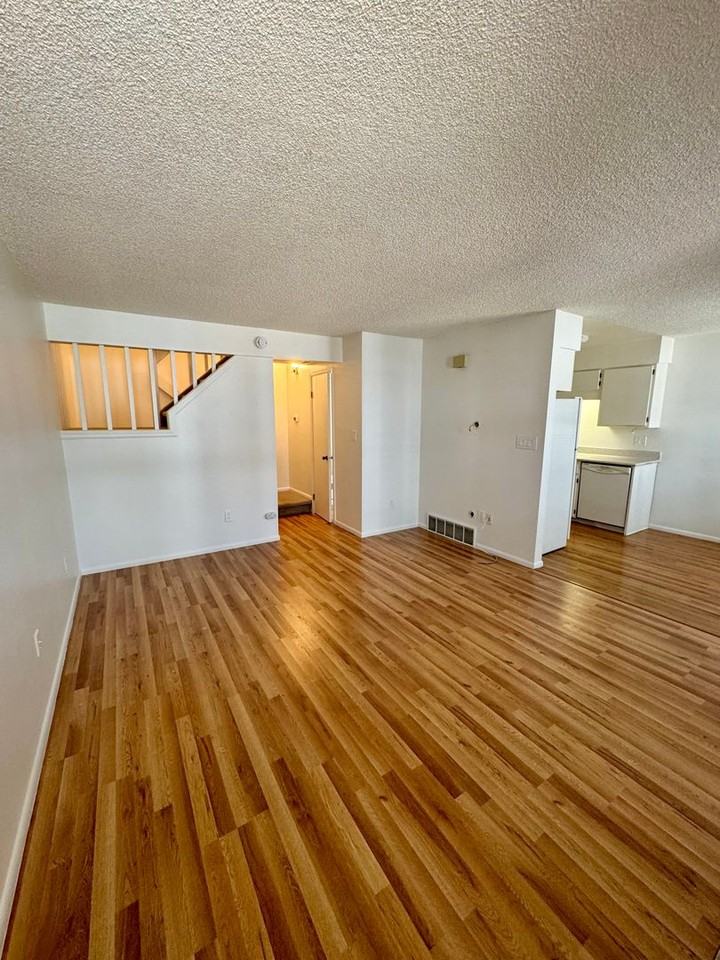 2640 Hearthwood Ln - Photo 3 of 24