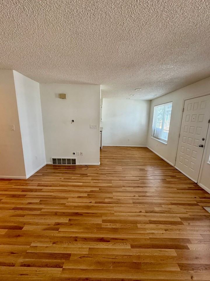 2640 Hearthwood Ln - Photo 4 of 24