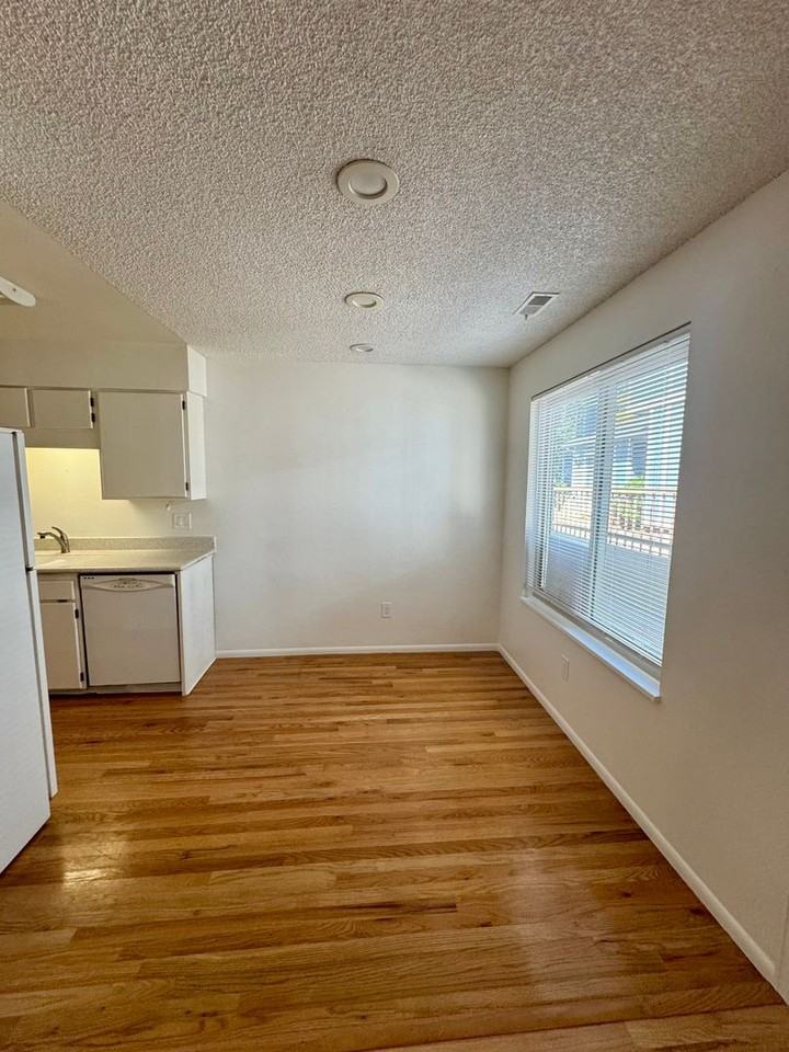 2640 Hearthwood Ln - Photo 7 of 24