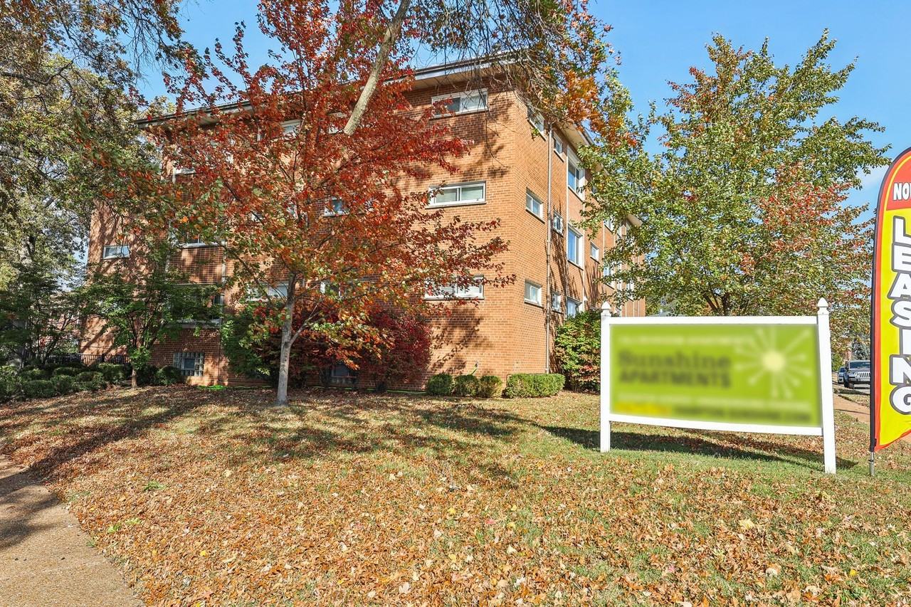 7055 Hampton Ave - Photo 2 of 36