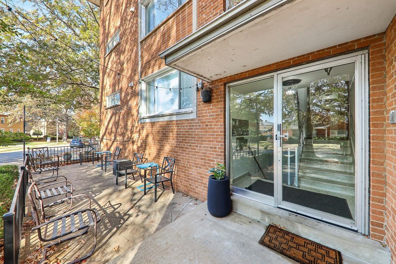 7055 Hampton Ave - Photo 4 of 36
