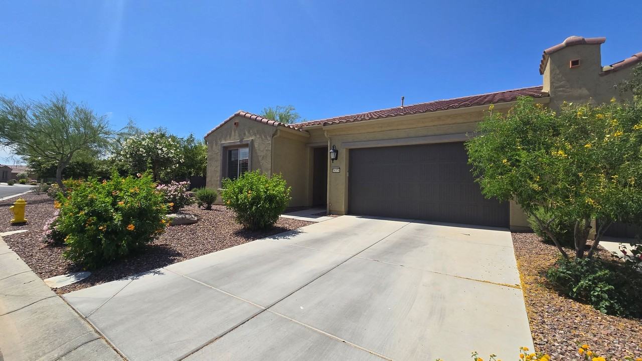 16374 W Amelia Dr - Photo 3 of 29