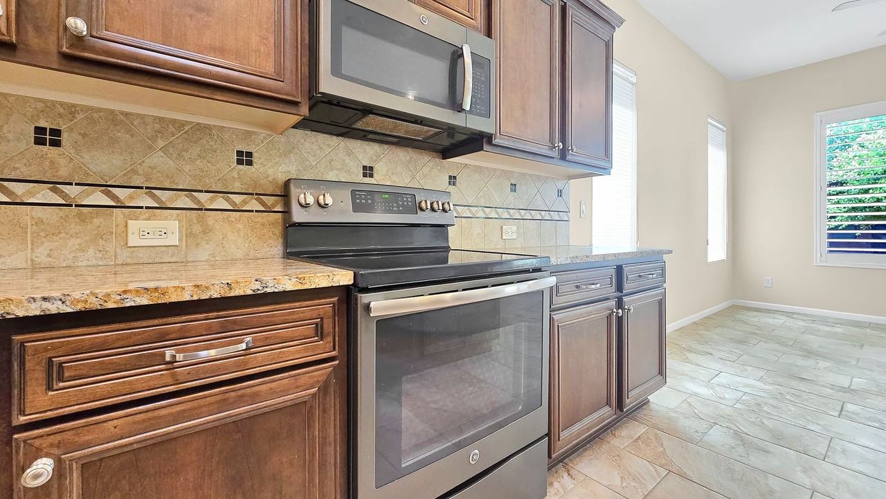 16374 W Amelia Dr - Photo 6 of 29