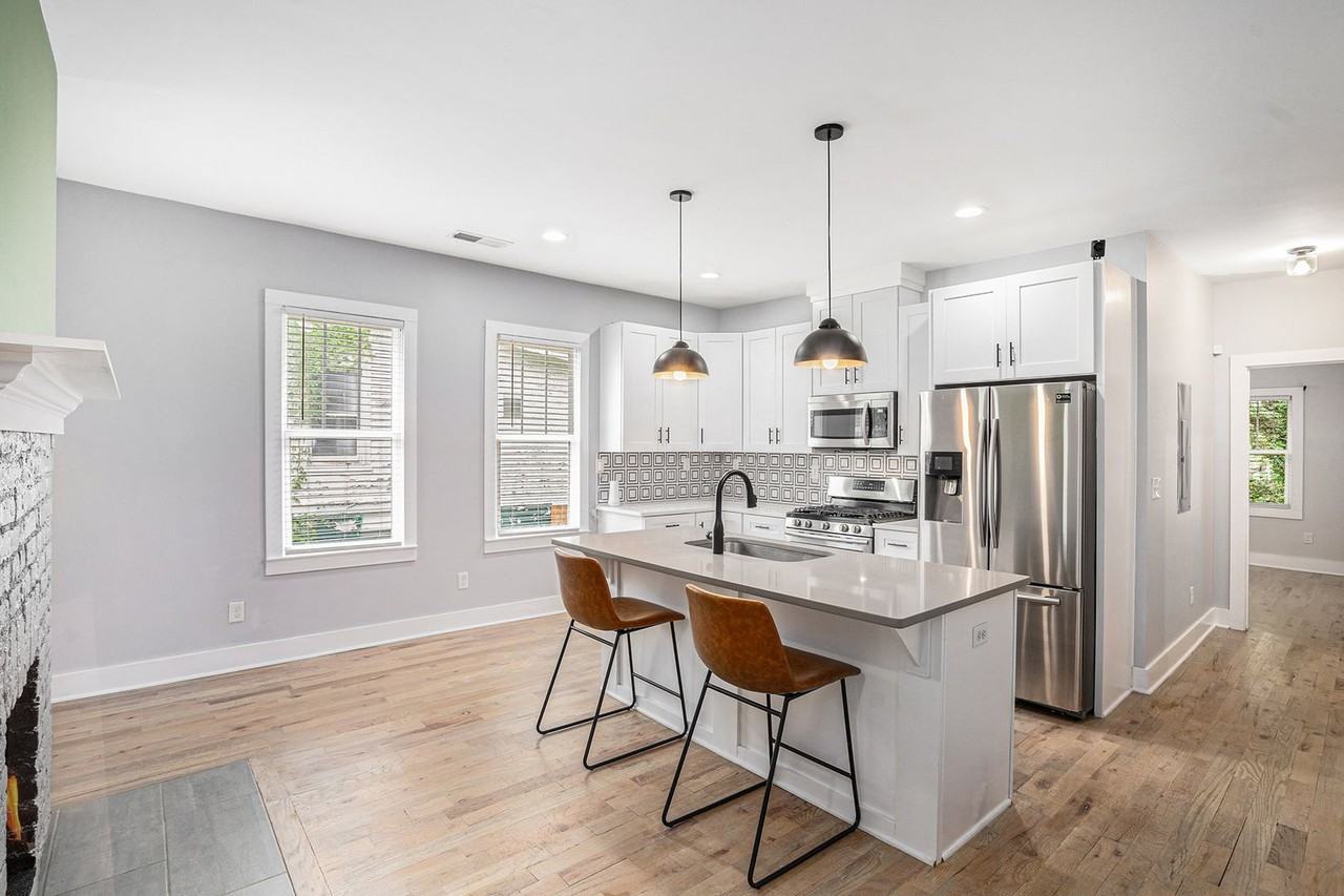 218 Laurel Ave Sw - Photo 3 of 20