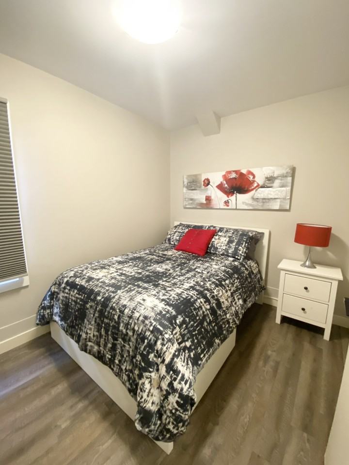 11725 80 St NW - Photo 3 of 6