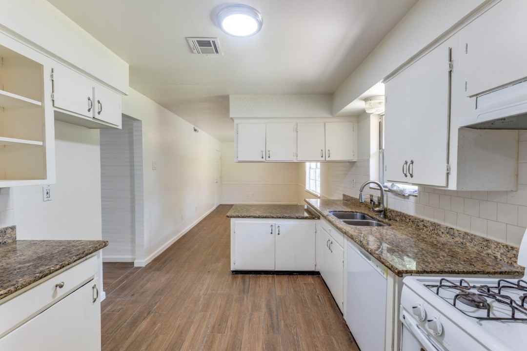 406 Vance St - Photo 7 of 35