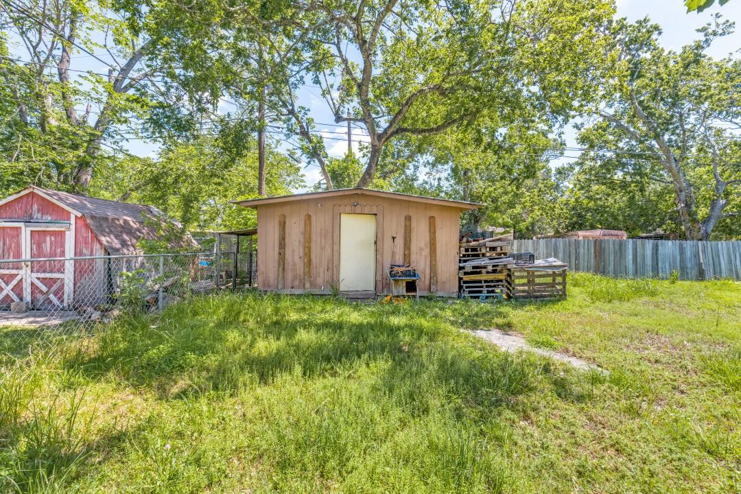 406 Vance St - Photo 2 of 35