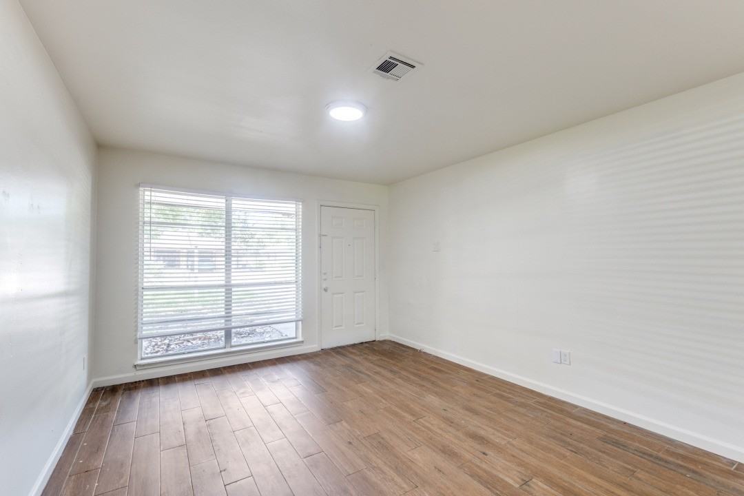 406 Vance St - Photo 5 of 35