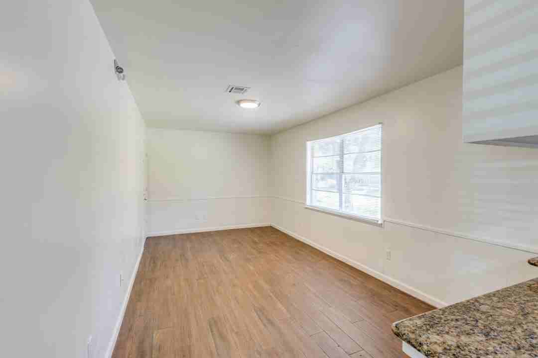 406 Vance St - Photo 5 of 35
