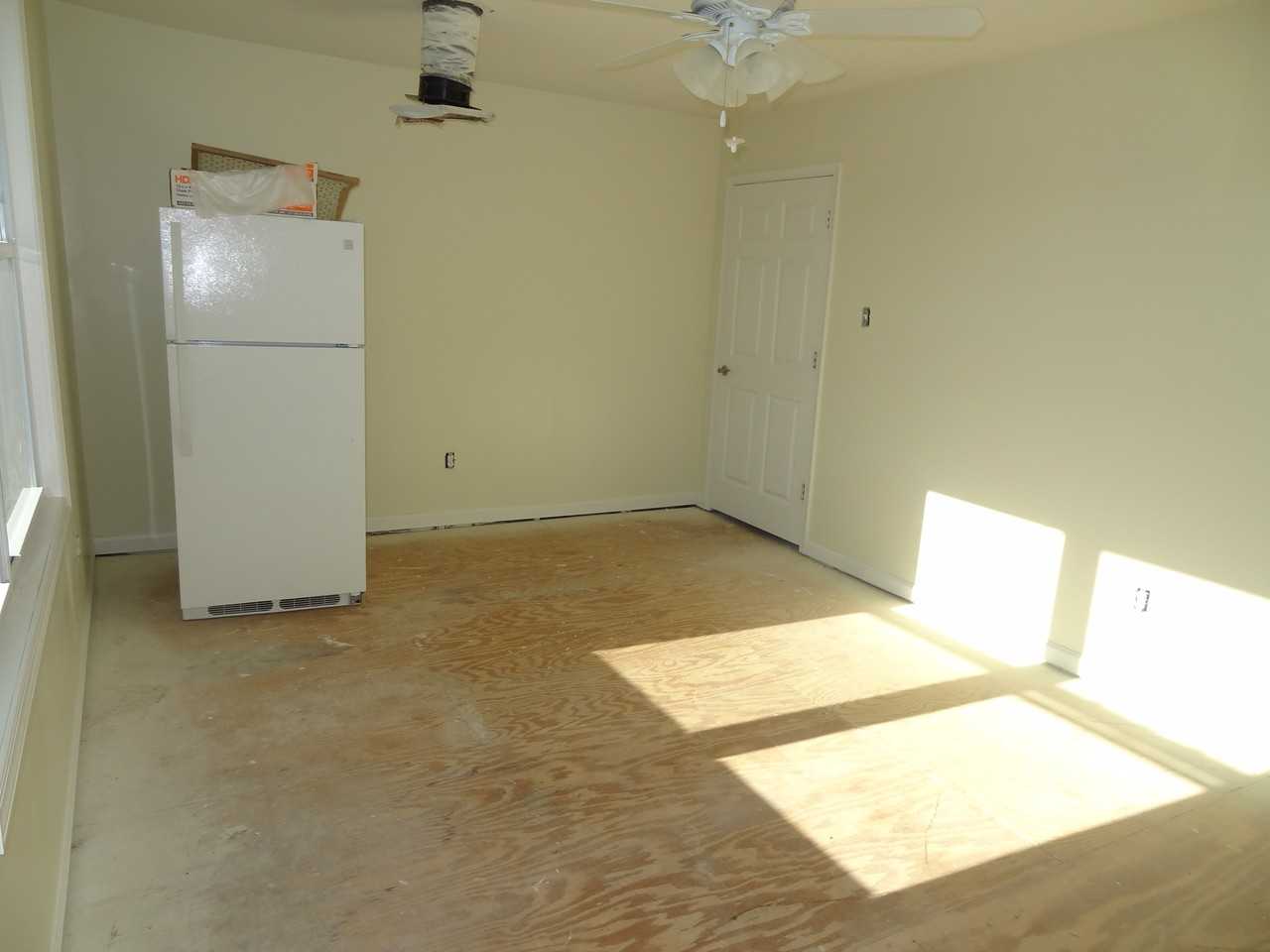 1444 S Pennsylvania Ave - Photo 3 of 11