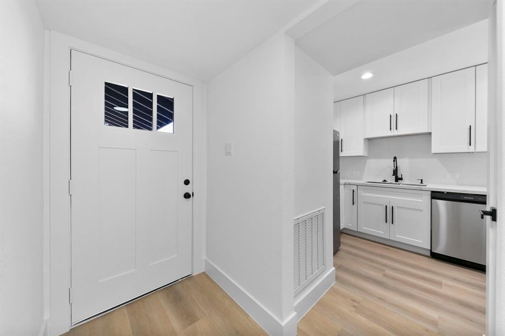 1514 Wirt Rd #4 - Photo 5 of 40