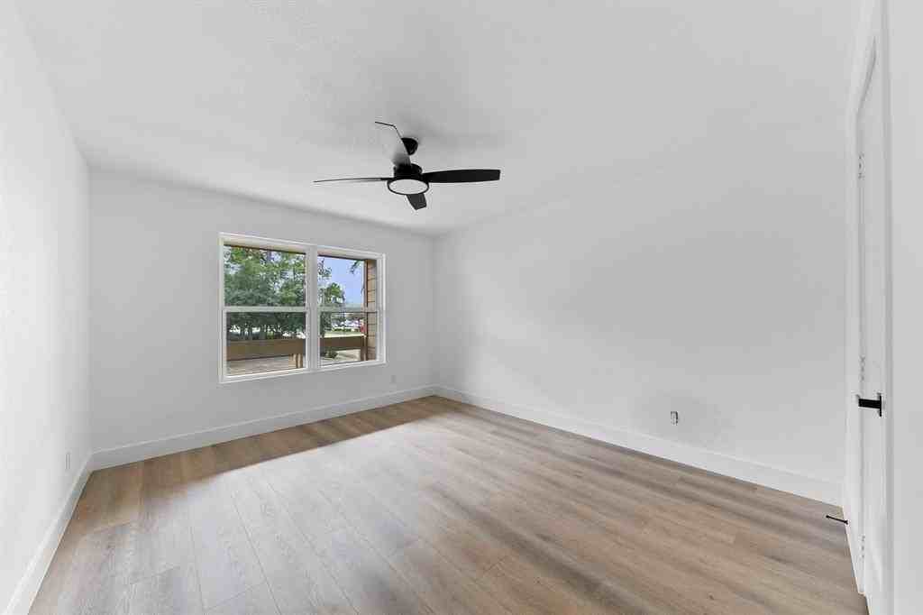 1514 Wirt Rd #4 - Photo 7 of 40