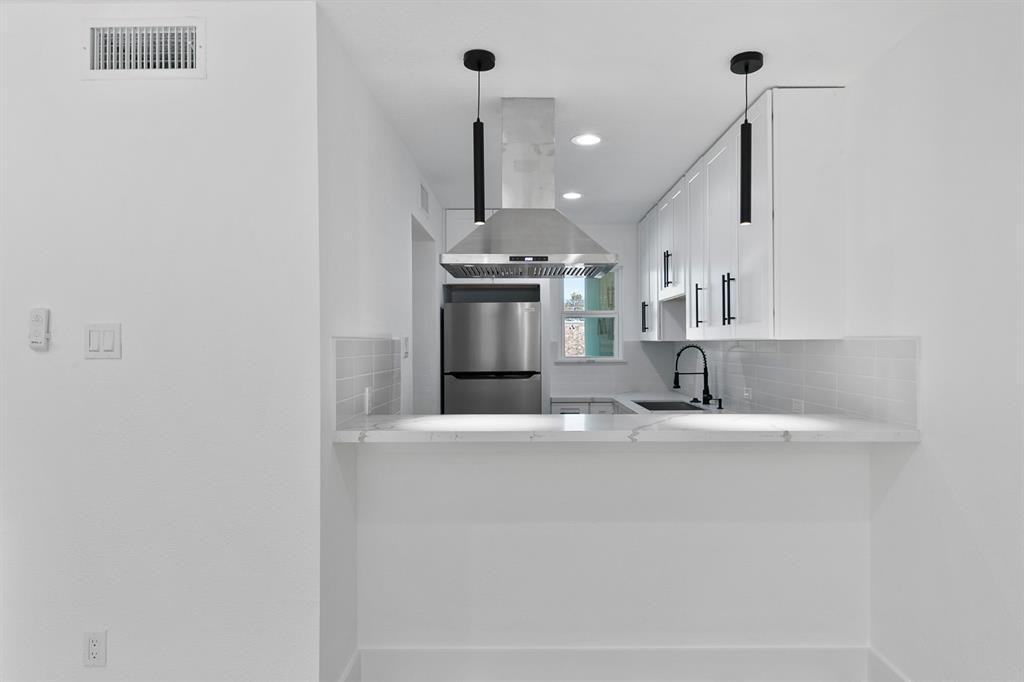 1514 Wirt Rd #4 - Photo 4 of 40