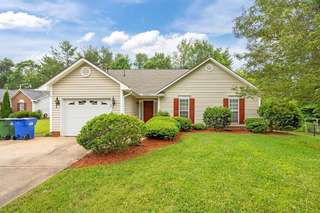 385 Glensprings Dr - Photo 2 of 33