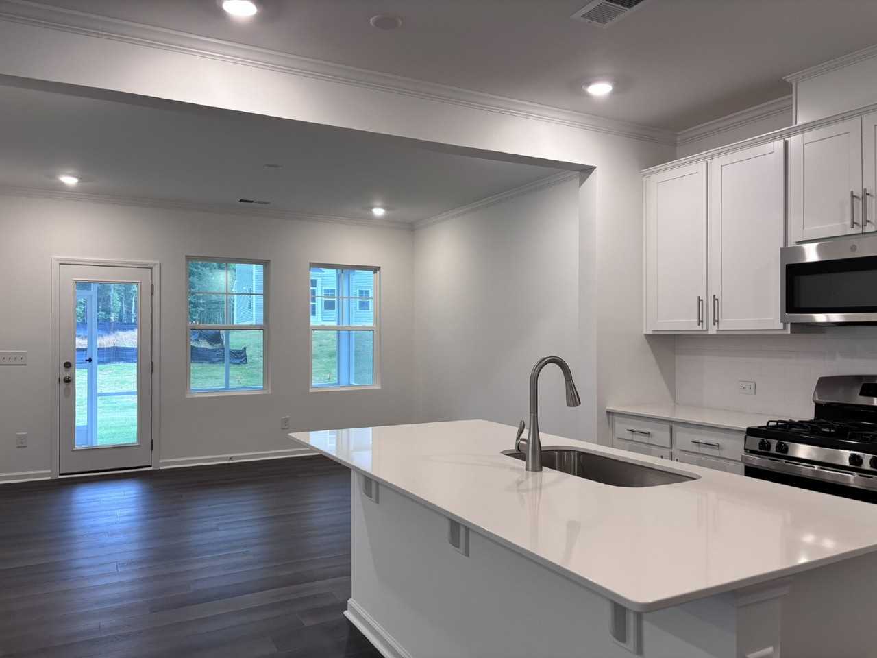 10064 Regal Dr - Photo 3 of 19