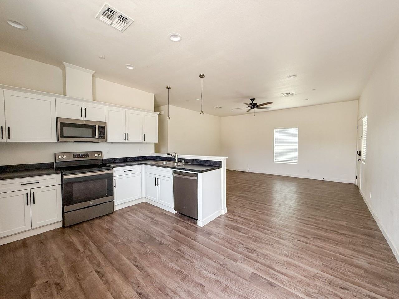 6944 Woodward Ave - Photo 3 of 19