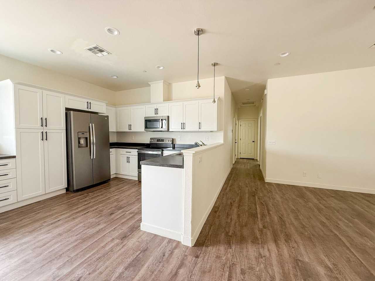 6944 Woodward Ave - Photo 4 of 19