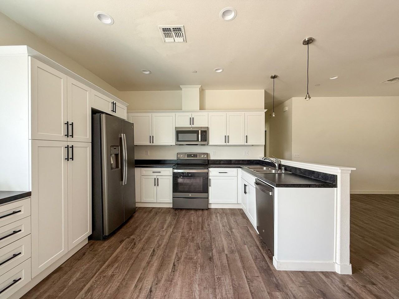 6944 Woodward Ave - Photo 6 of 19