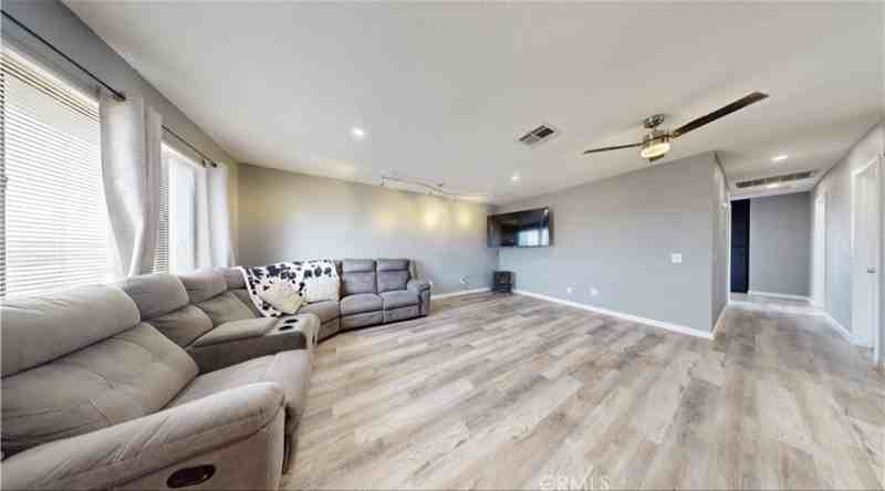 2837 Morongo Rd - Photo 2 of 15