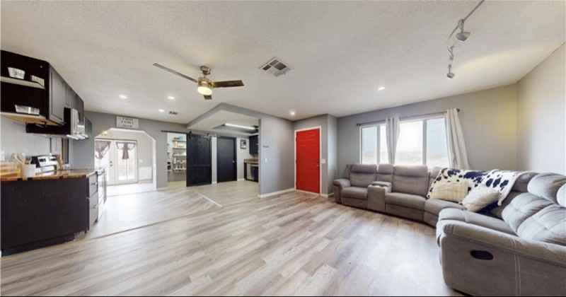 2837 Morongo Rd - Photo 3 of 15