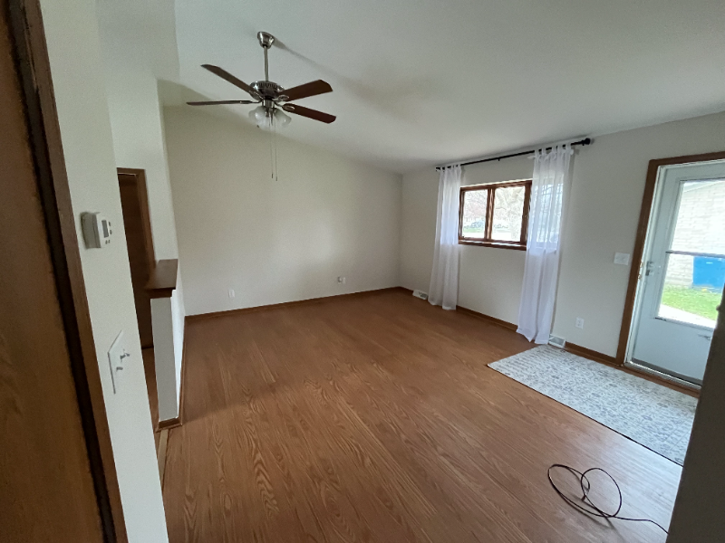 132 Meadows Cir - Photo 3 of 15