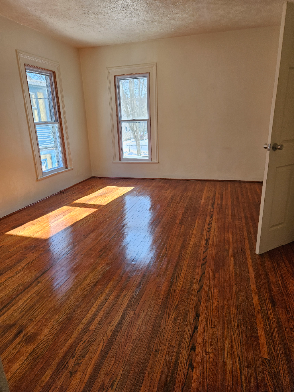 46 Champlain St - Photo 3 of 9