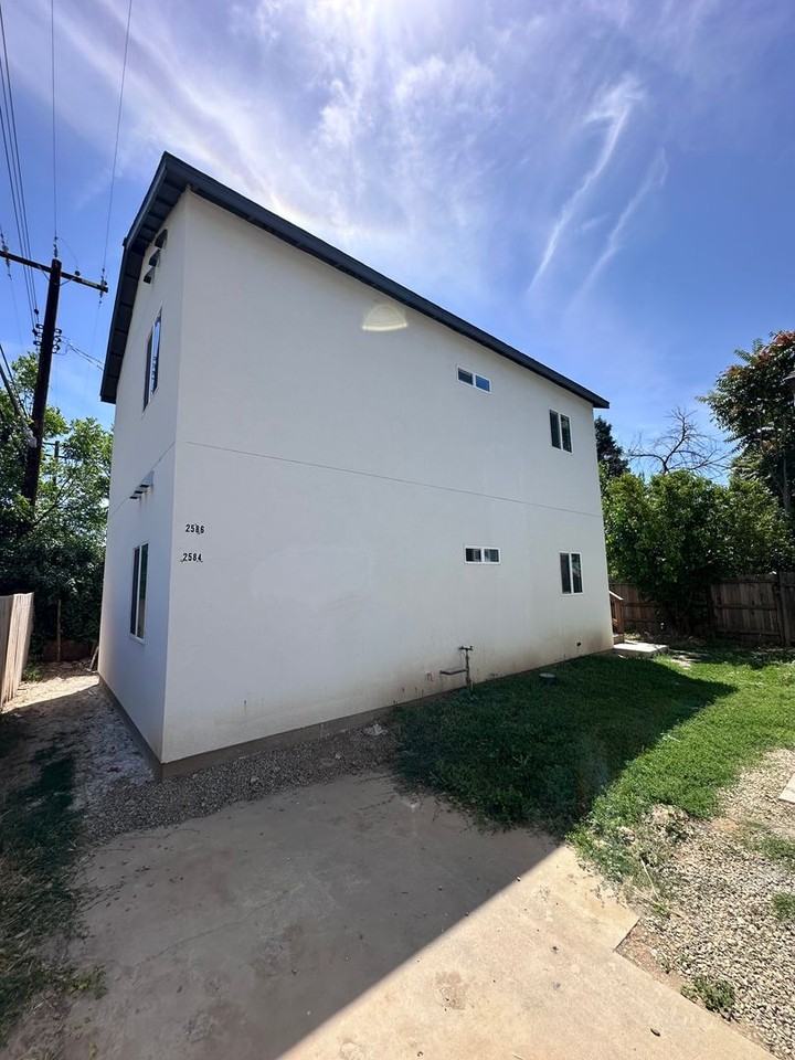 2586 American Ave - Photo 3 of 19