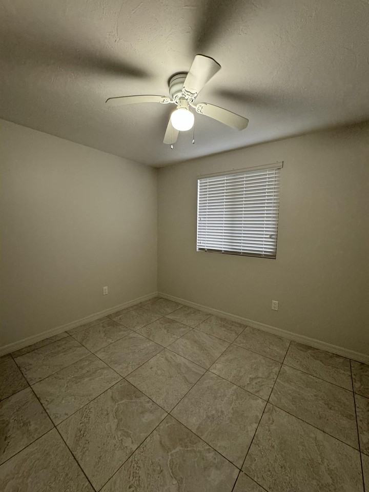 7961 Gladiolus Drive - Photo 4 of 50