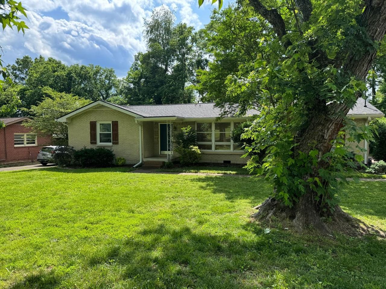 5015 Manuel Dr - Photo 2 of 33