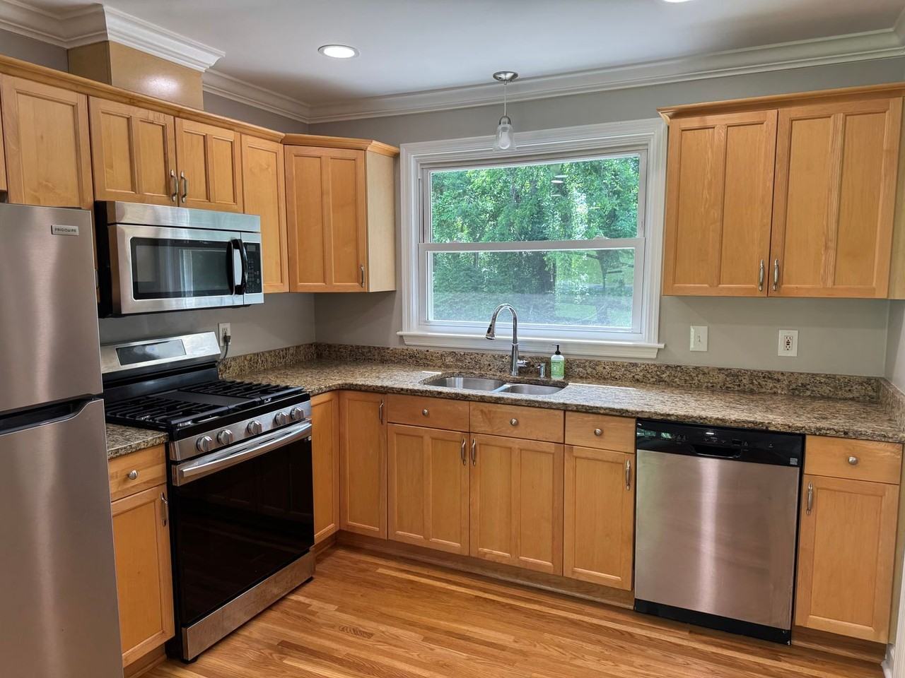 5015 Manuel Dr - Photo 5 of 33