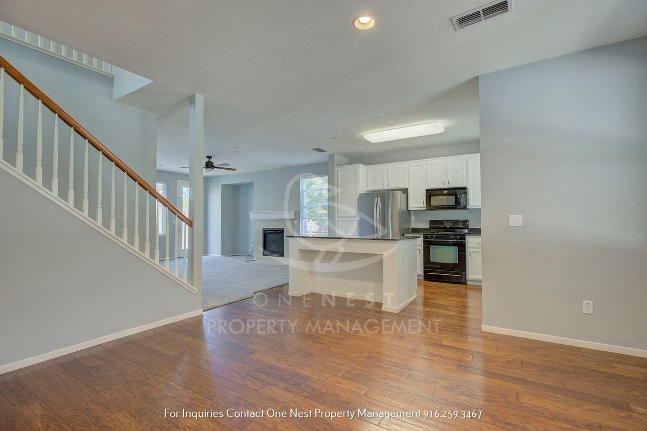 862 Courtyards Loop - Photo 4 of 31