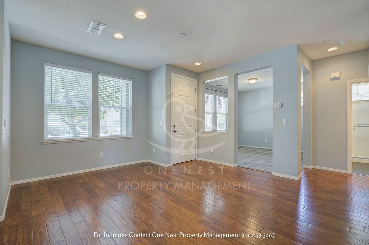 862 Courtyards Loop - Photo 6 of 31