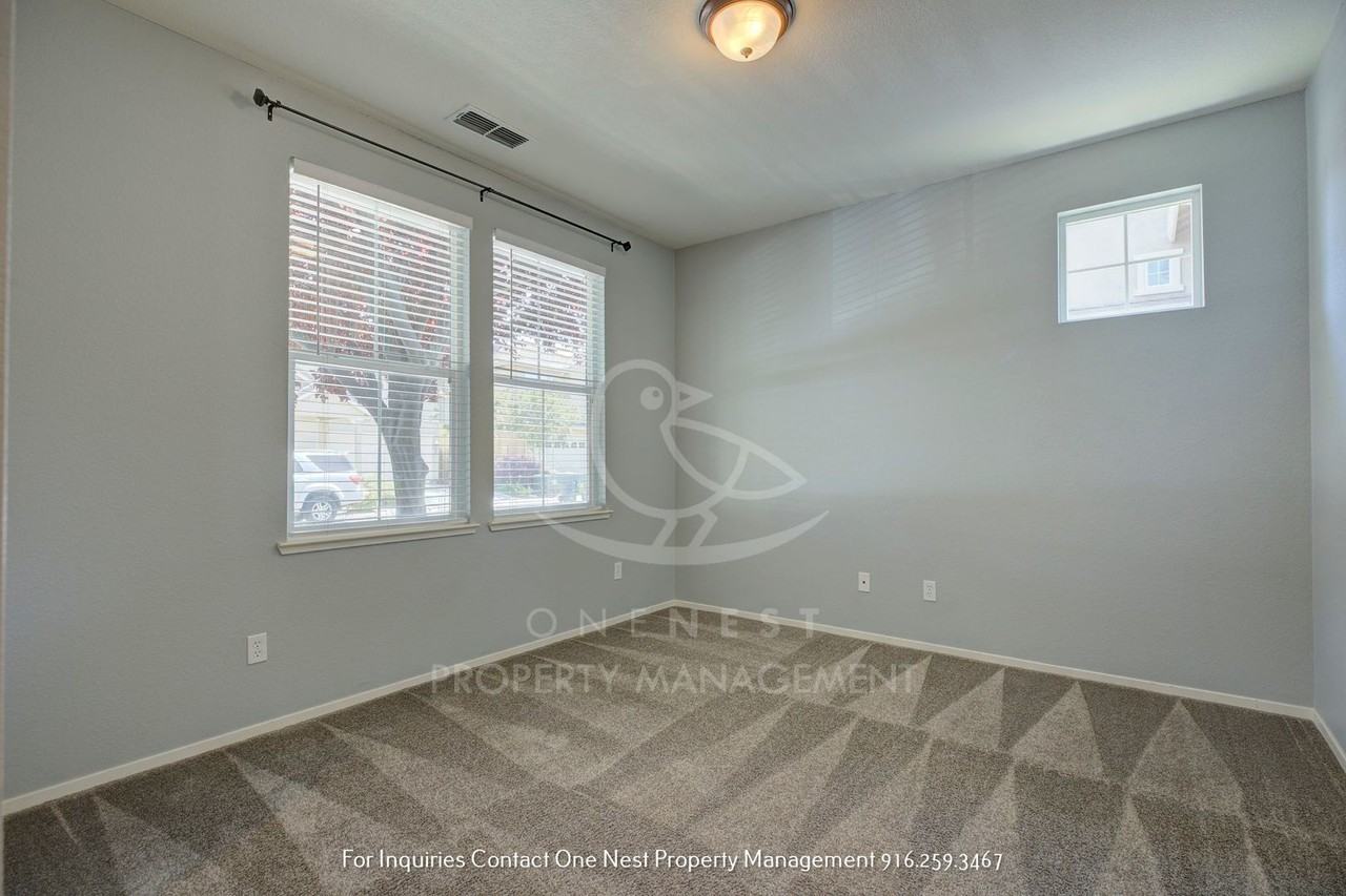 862 Courtyards Loop - Photo 7 of 31