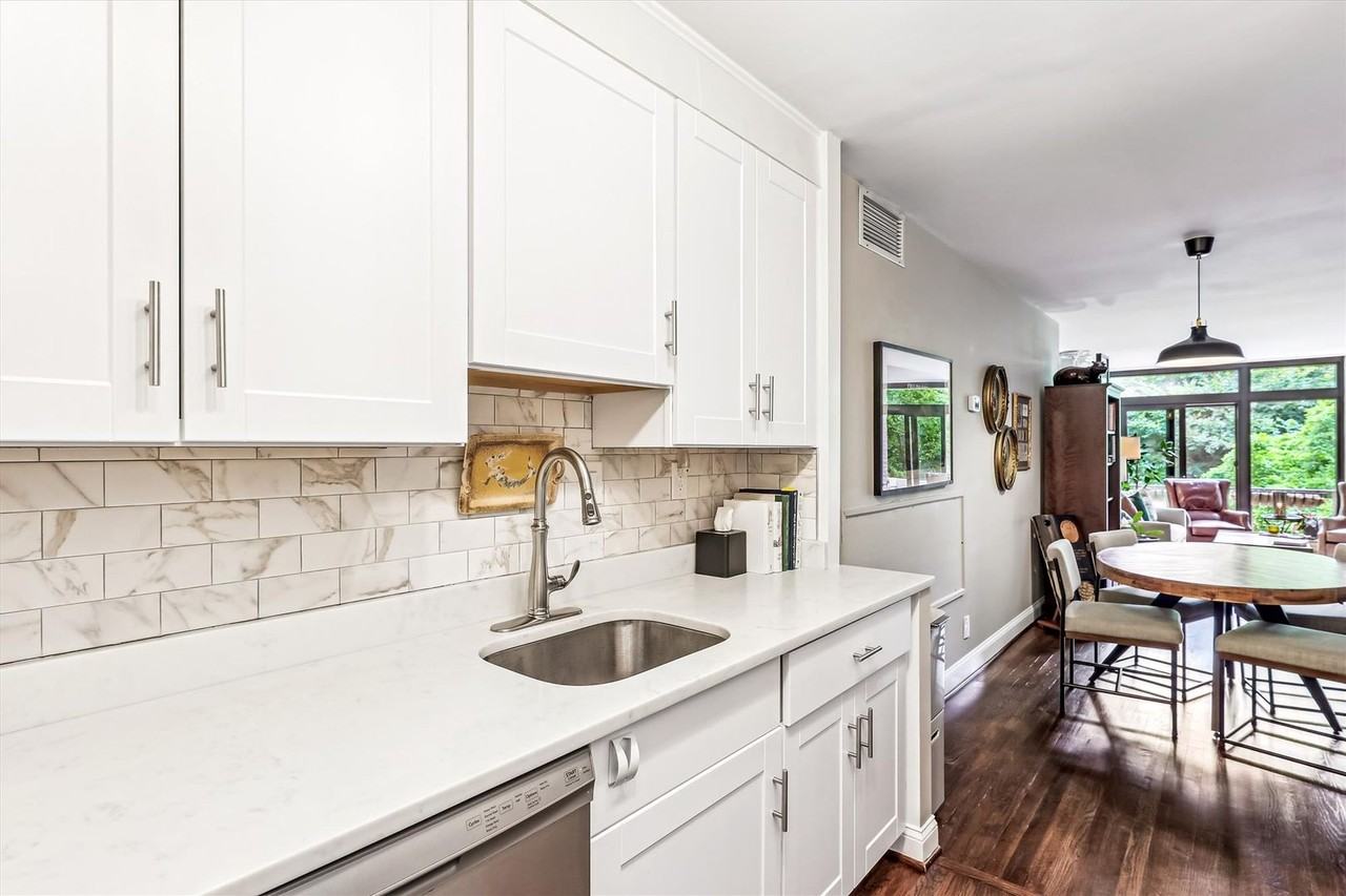 335 N St Sw - Photo 6 of 42