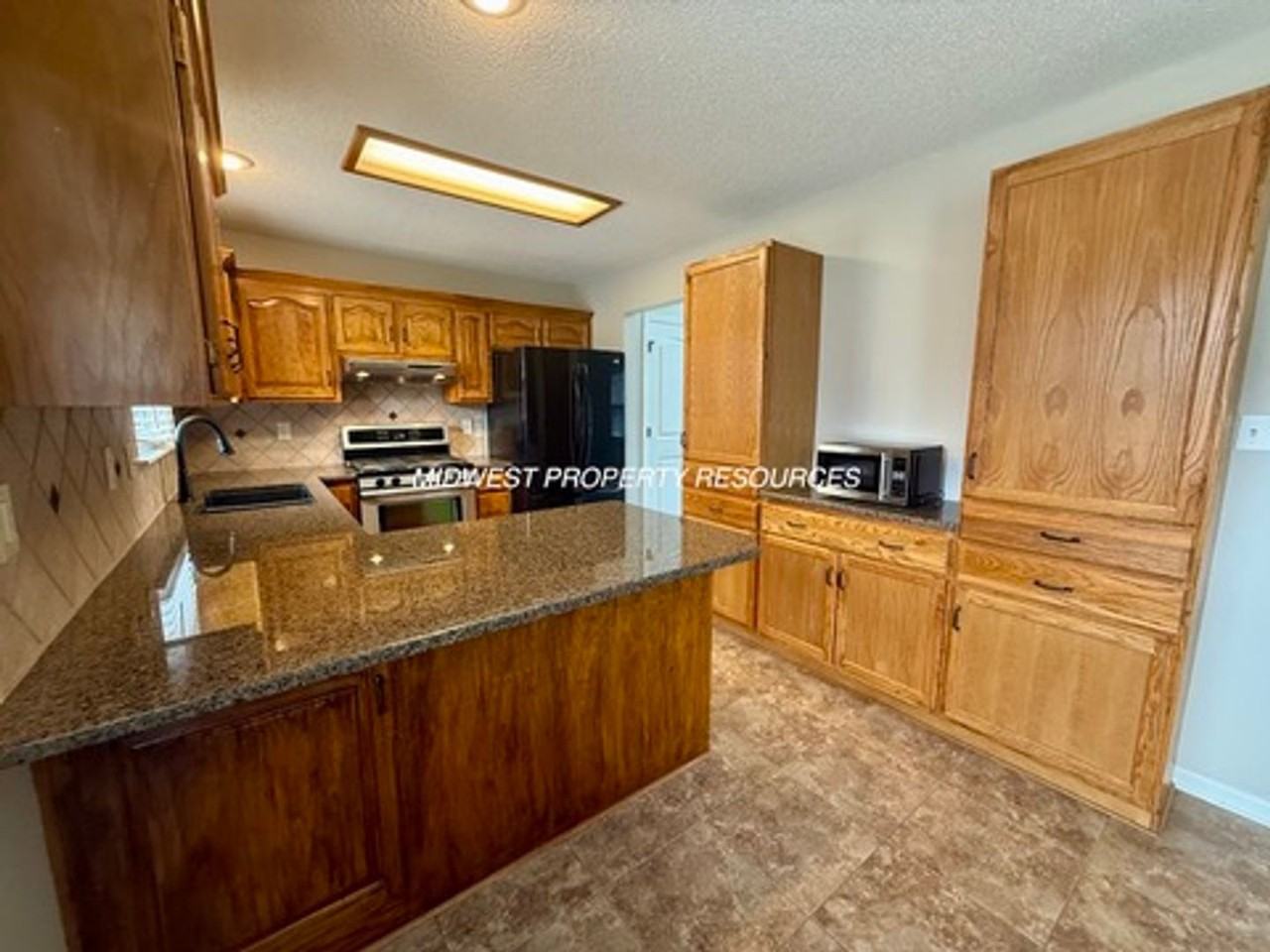 2421 Ne Carousel Cir - Photo 2 of 23