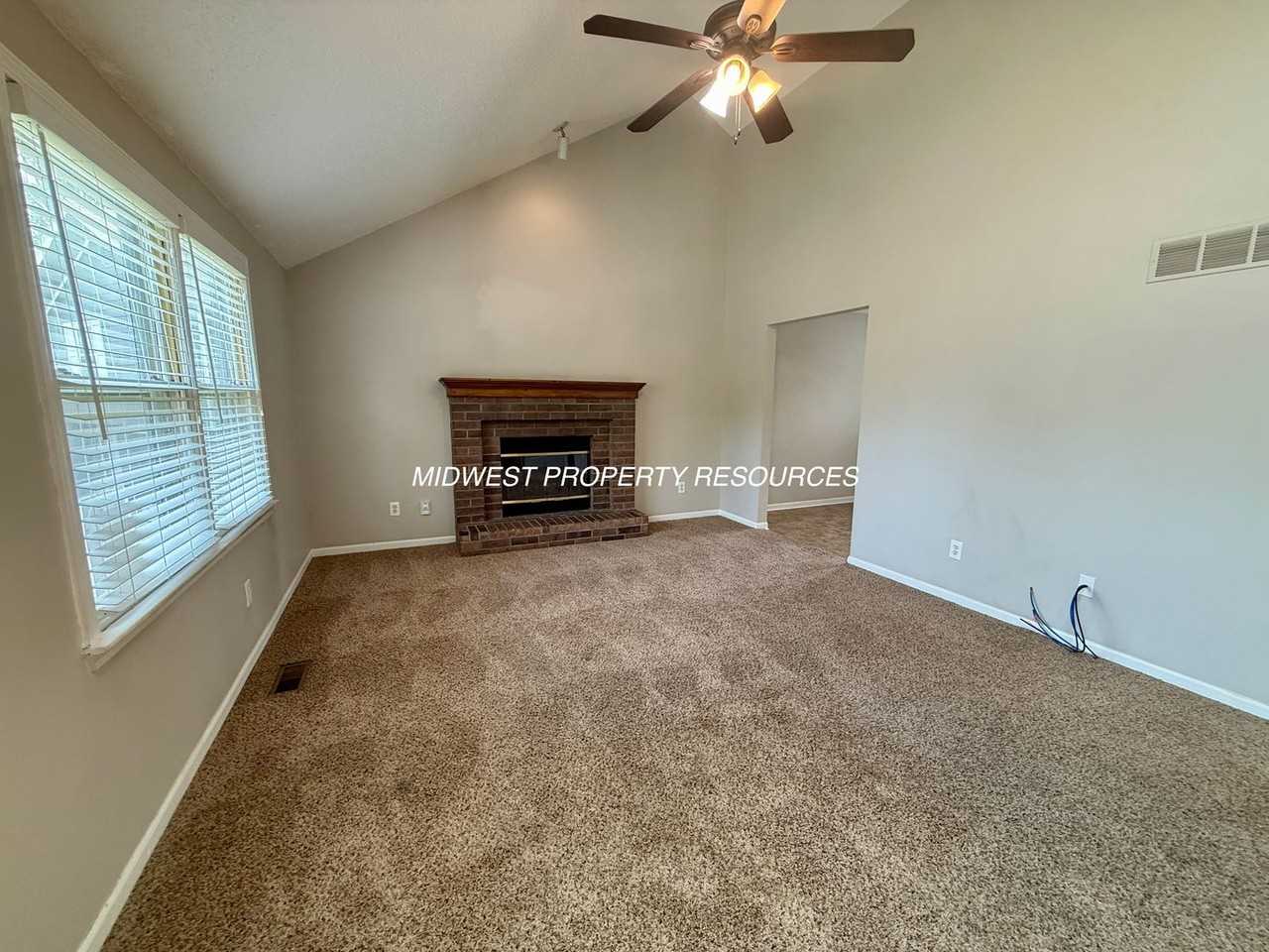 2421 Ne Carousel Cir - Photo 6 of 23