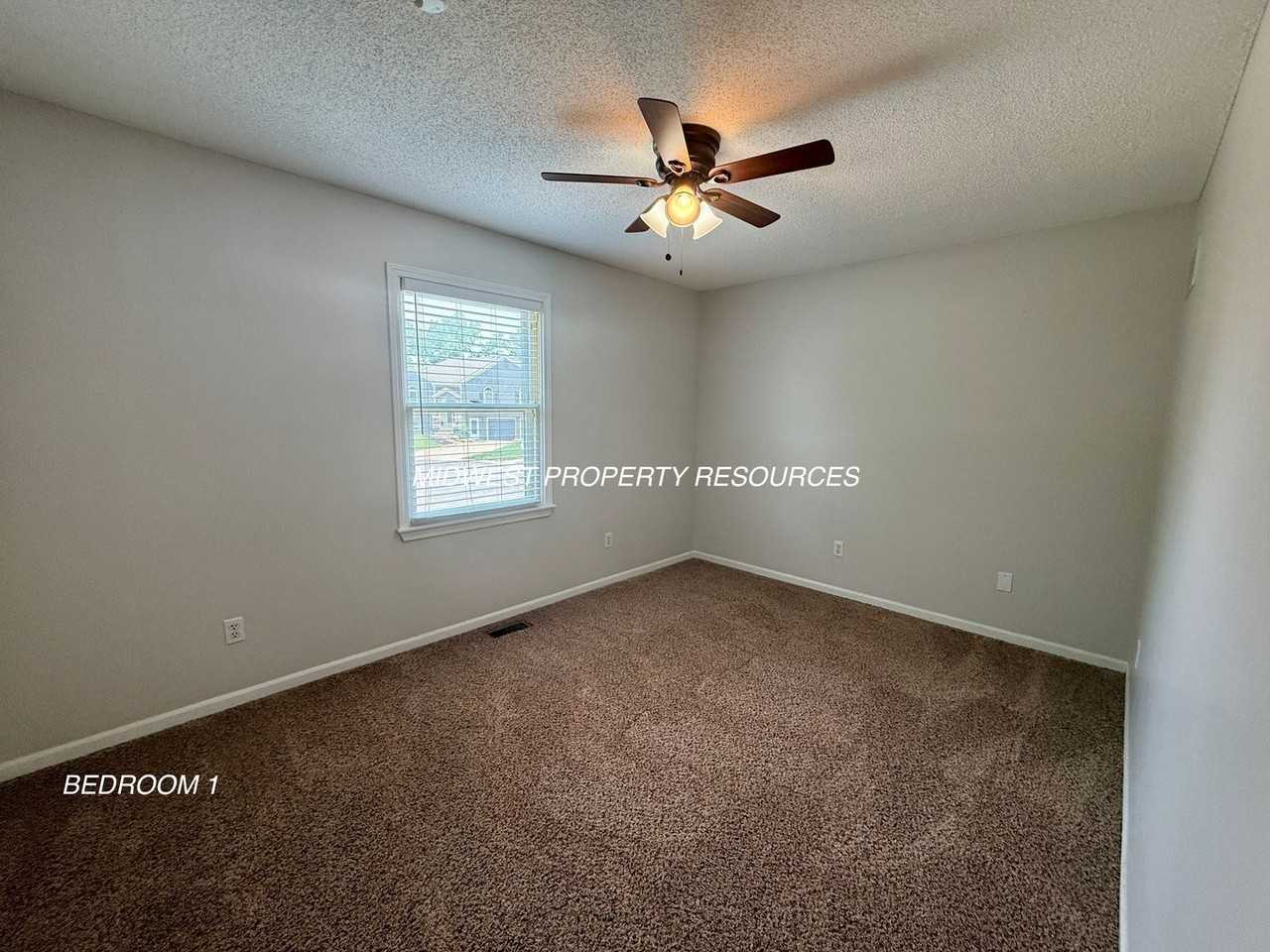 2421 Ne Carousel Cir - Photo 7 of 23