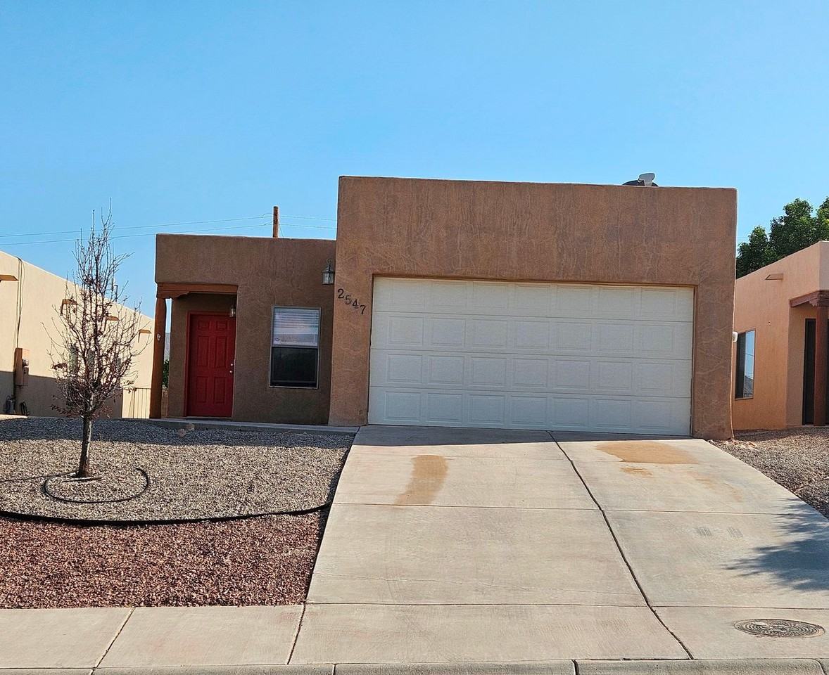 2547 Las Alturas Ct - Photo 2 of 31