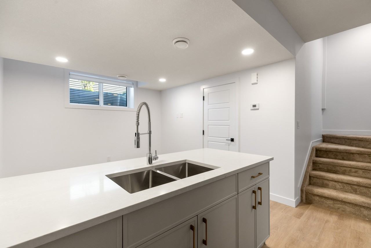 8307 87 St Nw Bsmt 3 - Photo 2 of 16