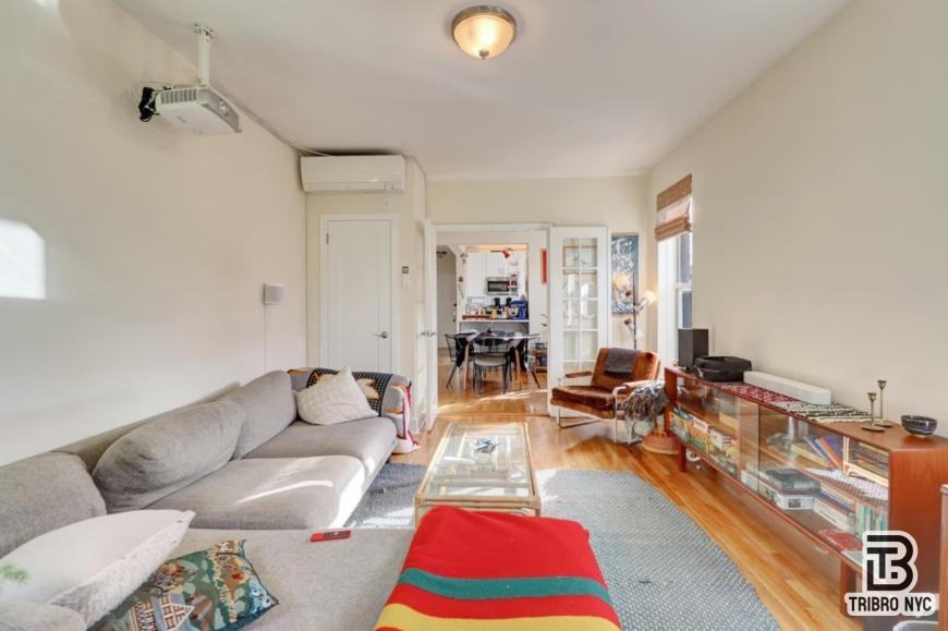 955 Seneca Ave - Photo 2 of 10