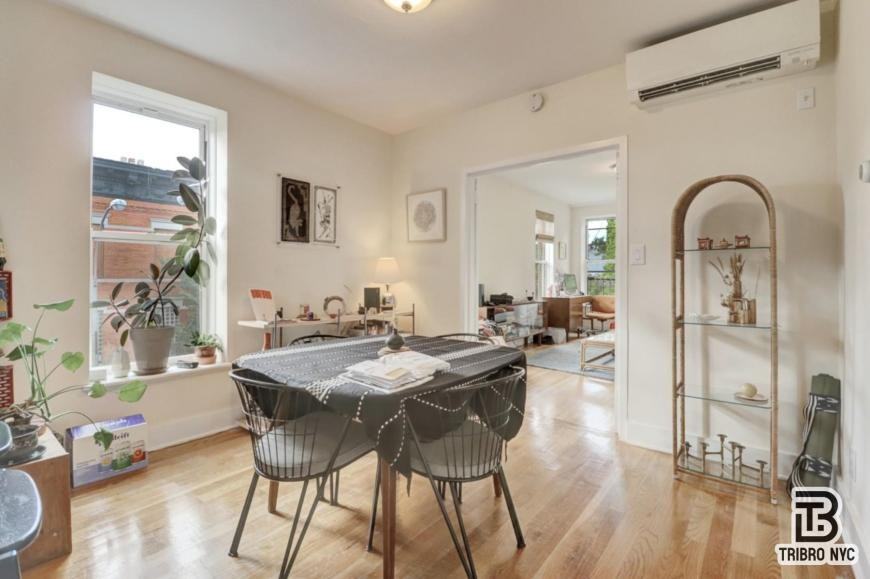 955 Seneca Ave - Photo 6 of 10