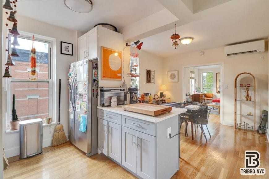 955 Seneca Ave - Photo 7 of 10