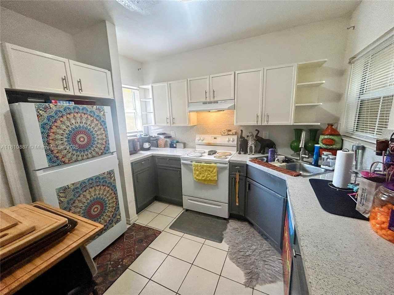 972 Sw 6th Ave - Photo 4 of 24