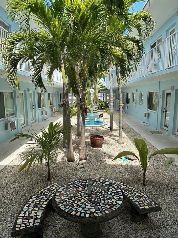 401 Collins Ave #11 - Photo 2 of 14