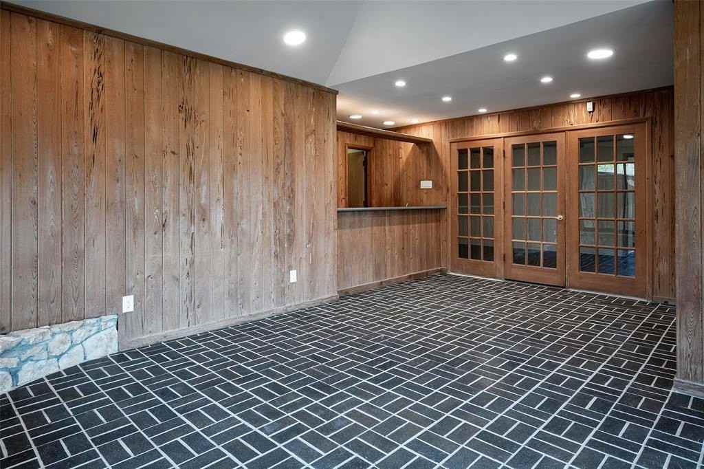 9334 Hunters Creek Dr - Photo 5 of 15