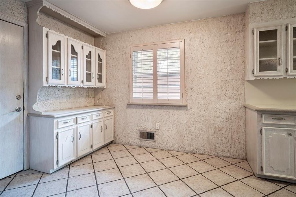 9334 Hunters Creek Dr - Photo 7 of 15