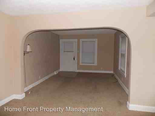 1217 SW Medford Ave - Photo 3 of 5