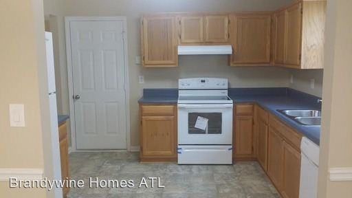 505 Village Cir - Photo 3 of 9